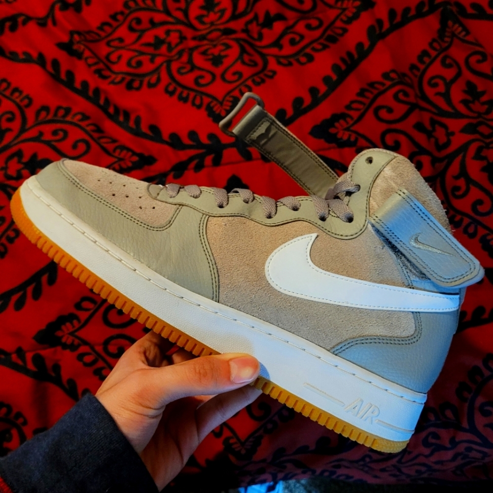 Nike air force 1s mids